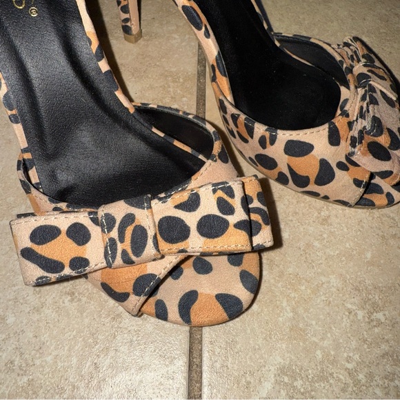 VENUS Tan and Black Leopard Print Heels - Picture 2 of 7